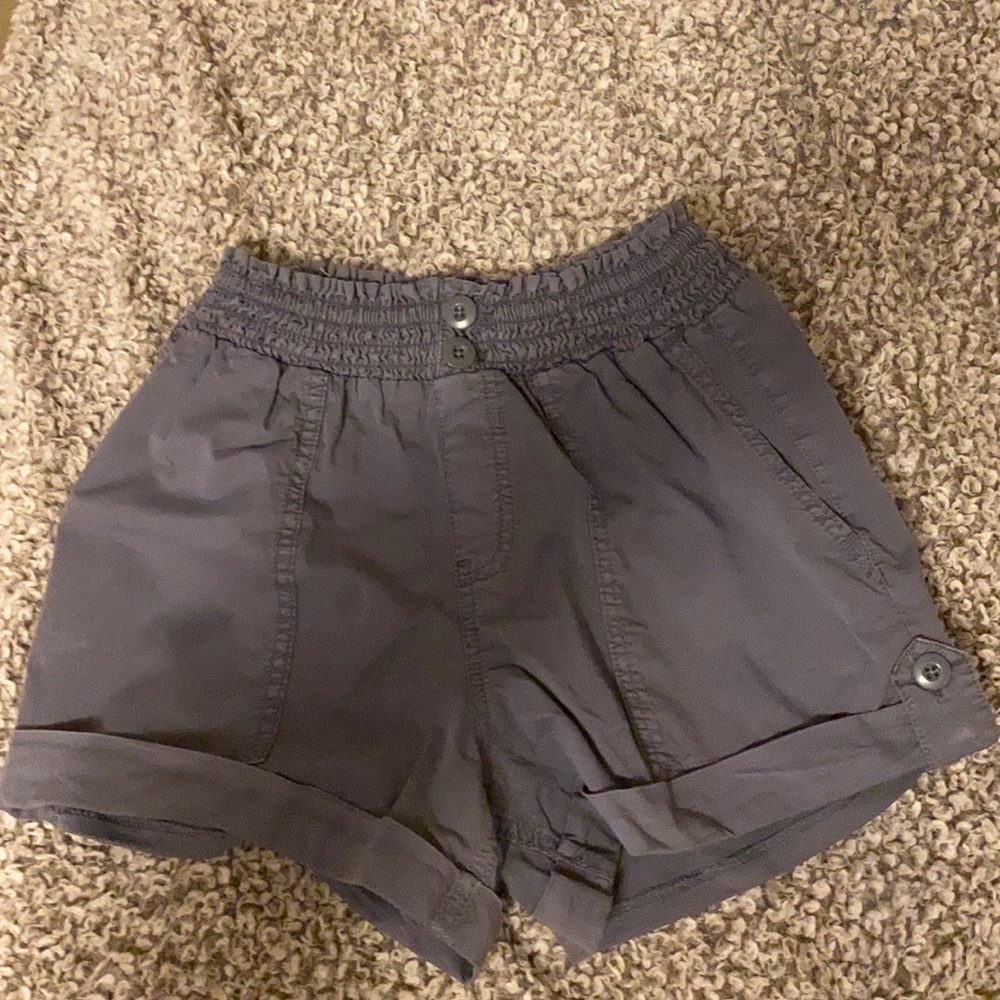 Women’s mid rise shorts